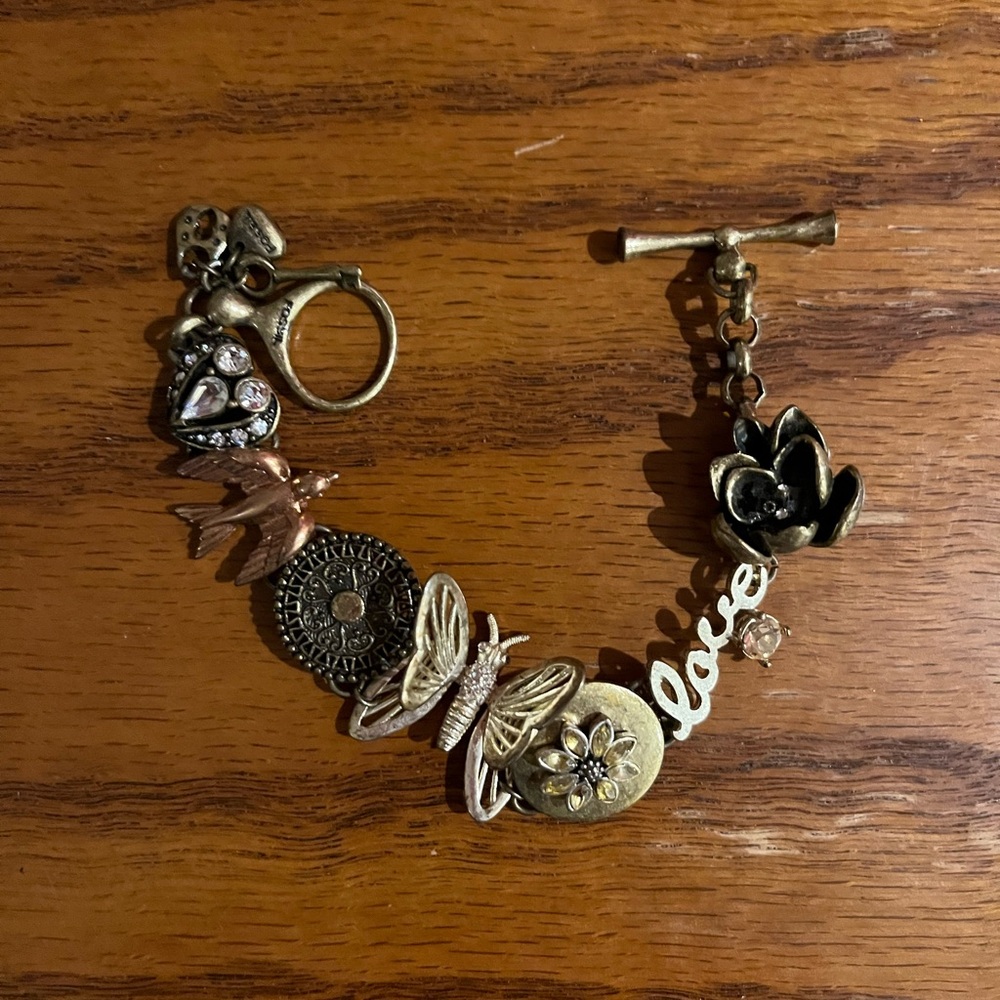 Vintage Fossil Sparrow Love Heart Brass Toggle Charm Retro Rockabilly Bracelet